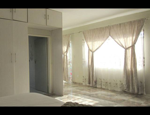 3 BEDROOM FREEHOLD FOR SALE IN ELANDSPARK